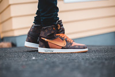 Outlet Sneakers Store -Outlet Sneakers Store pexels photo 4061395